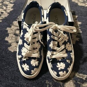 Flowered navy tennis shoes